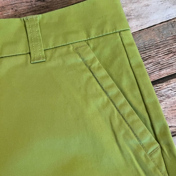 Crown & Ivy Women's Green Shorts Size 16 - Picture 6 of 8